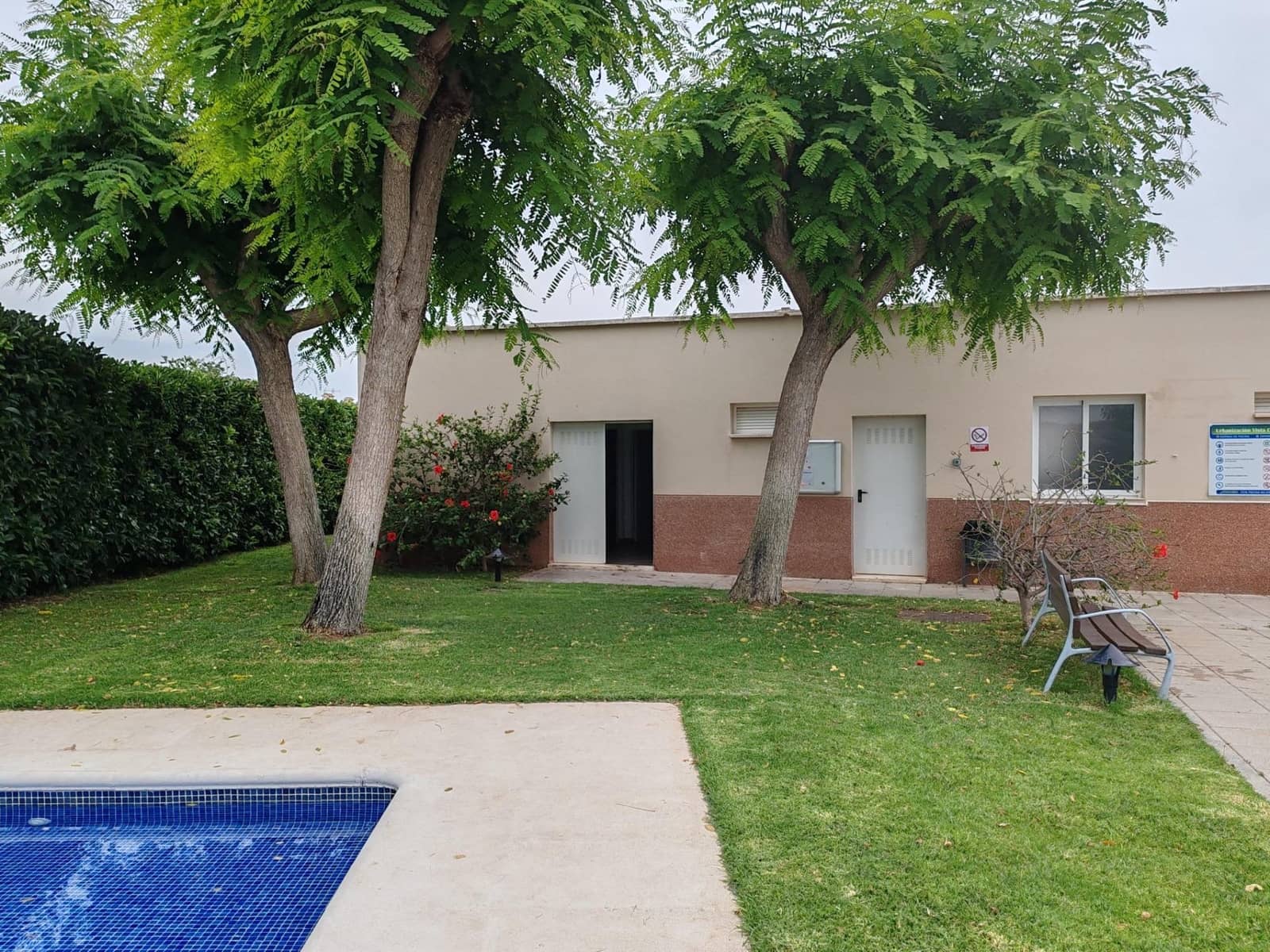 3 soveværelse Rækkehus til salg i La Pobla de Vallbona med swimmingpool garage - € 320.000 (Ref: 9126980)