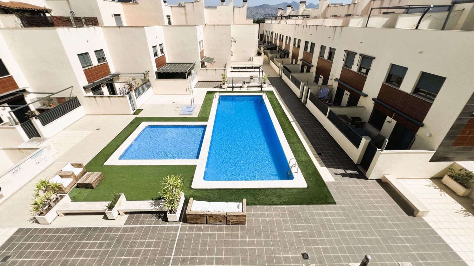 4 soverom Rekkehus til salgs i Castello de la Plana med svømmebasseng - € 450 000 (Ref: 9129848)