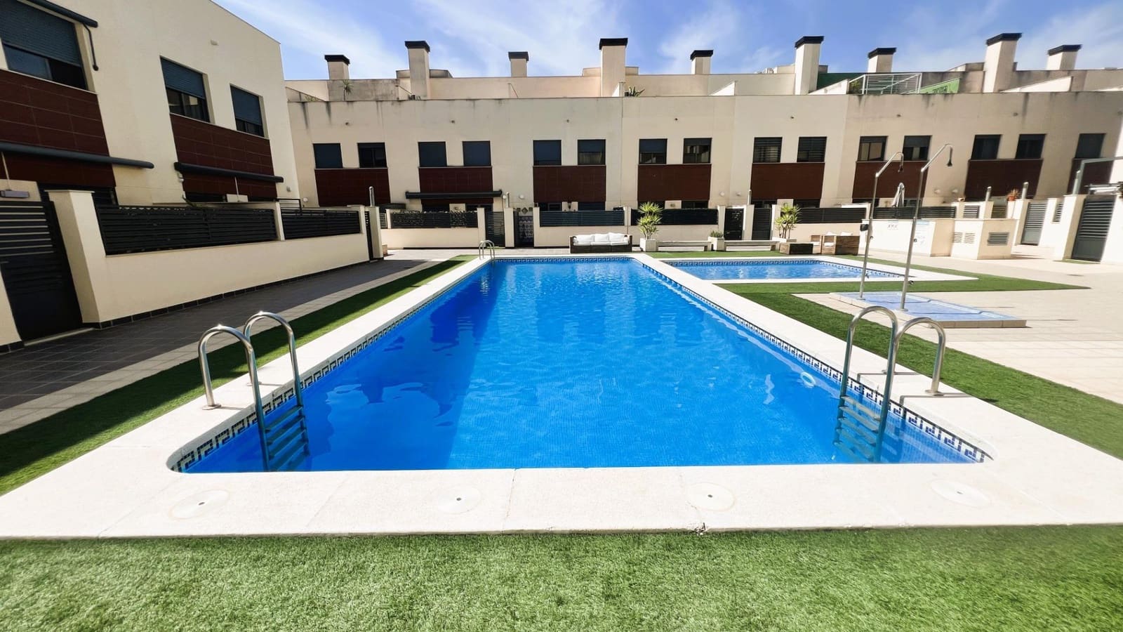 4 soverom Rekkehus til salgs i Castello de la Plana med svømmebasseng - € 450 000 (Ref: 9129848)