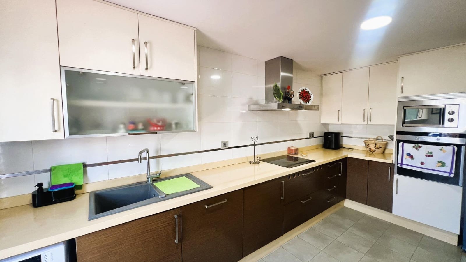 4 soverom Rekkehus til salgs i Castello de la Plana med svømmebasseng - € 450 000 (Ref: 9129848)