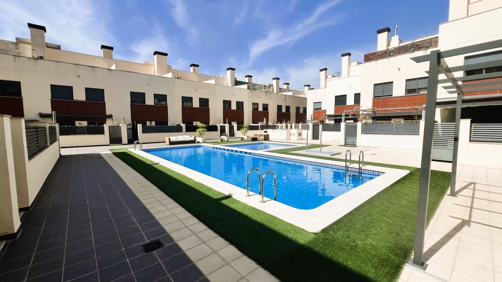 4 soverom Rekkehus til salgs i Castello de la Plana med svømmebasseng - € 450 000 (Ref: 9129848)