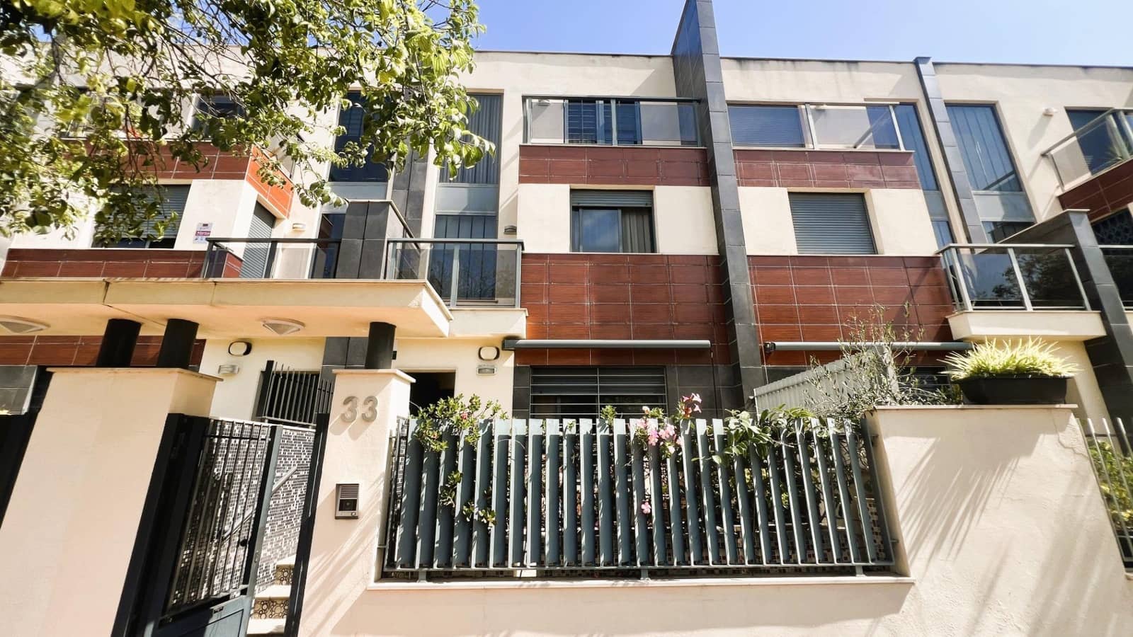 4 soverom Rekkehus til salgs i Castello de la Plana med svømmebasseng - € 450 000 (Ref: 9129848)