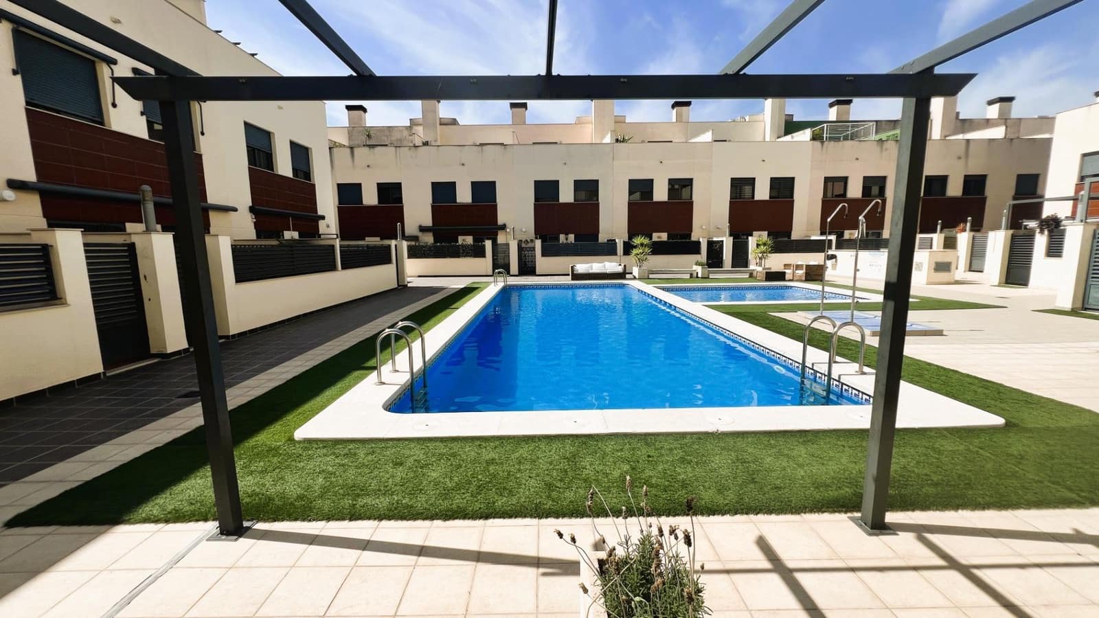 4 soverom Rekkehus til salgs i Castello de la Plana med svømmebasseng - € 450 000 (Ref: 9129848)