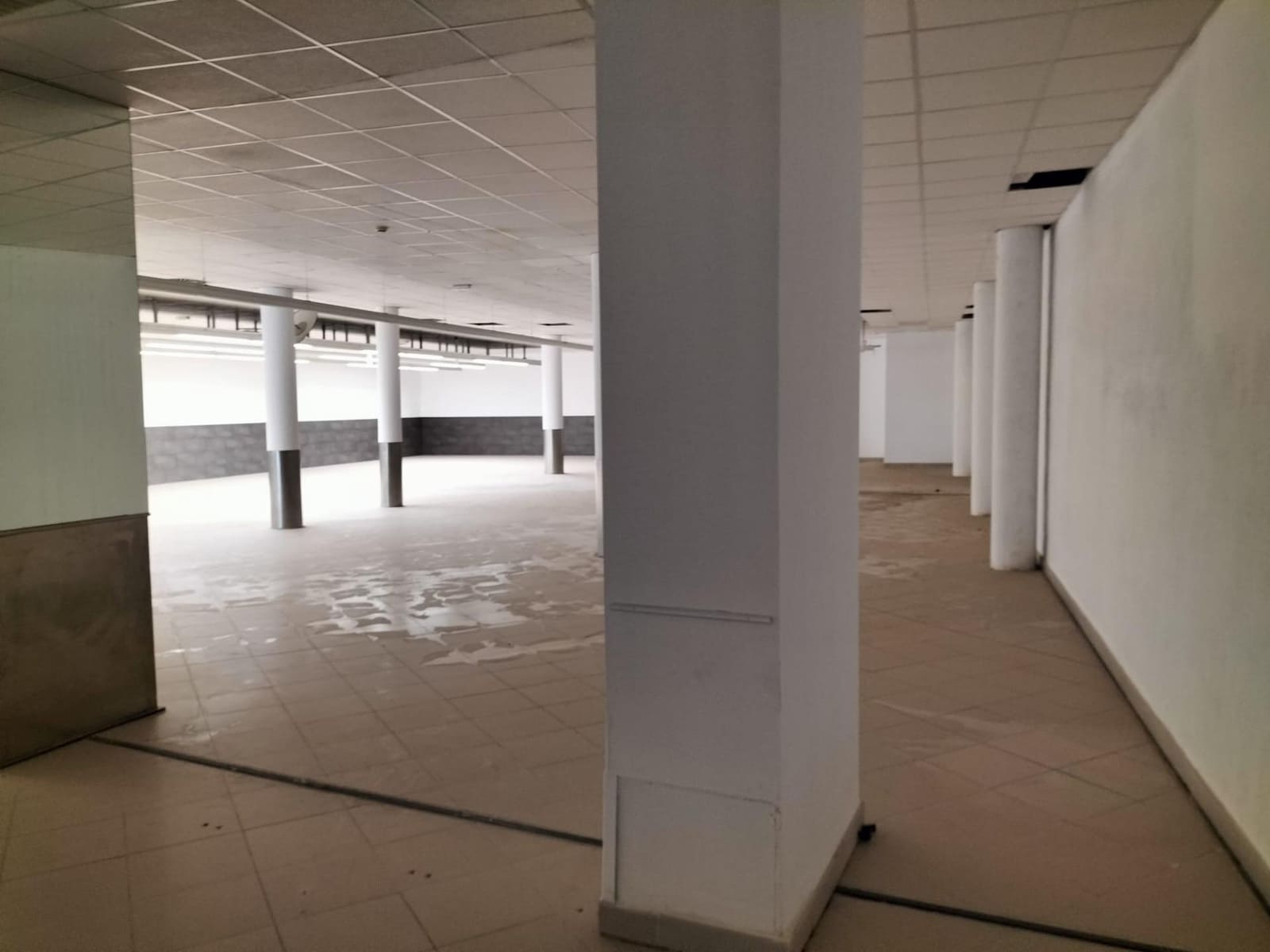 Erhverv til salg i Castello de la Plana - € 270.000 (Ref: 9132523)