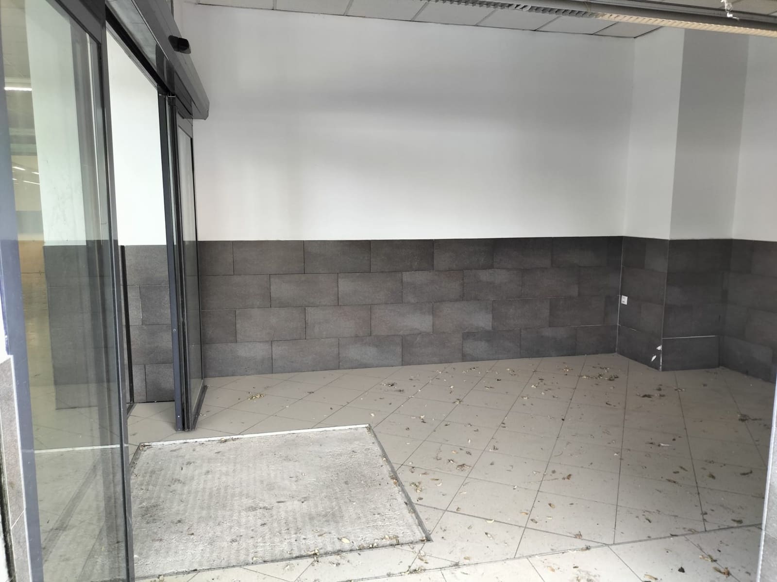 Erhverv til salg i Castello de la Plana - € 270.000 (Ref: 9132523)