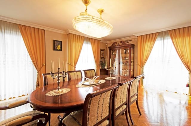 Apartamento de 6 habitaciones en Castelló de la Plana en venta con garaje - 400.000 € (Ref: 9132527)