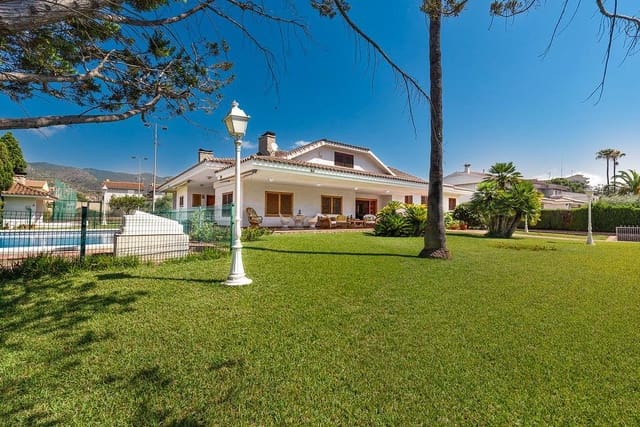 5 soverom Villa til salgs i Benicàssim med svømmebasseng garasje - € 1 800 000 (Ref: 9132528)