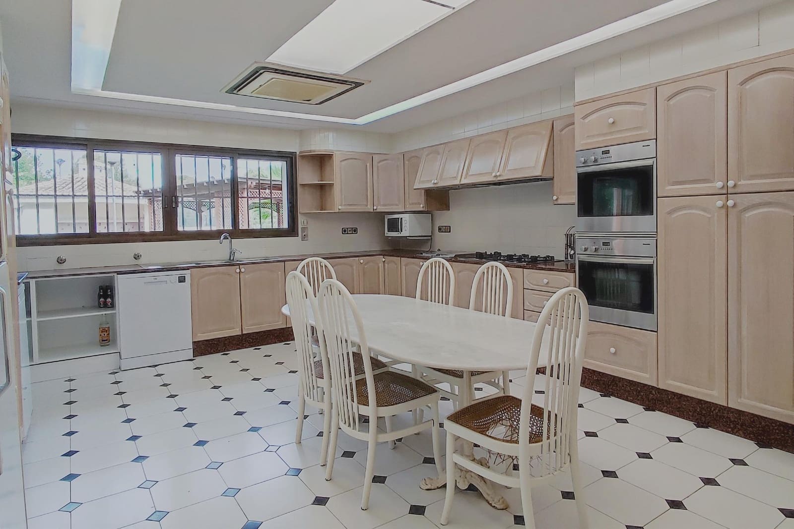 7 bedroom Villa for sale in L'Eliana with pool garage - € 1,295,000 (Ref: 9197840)