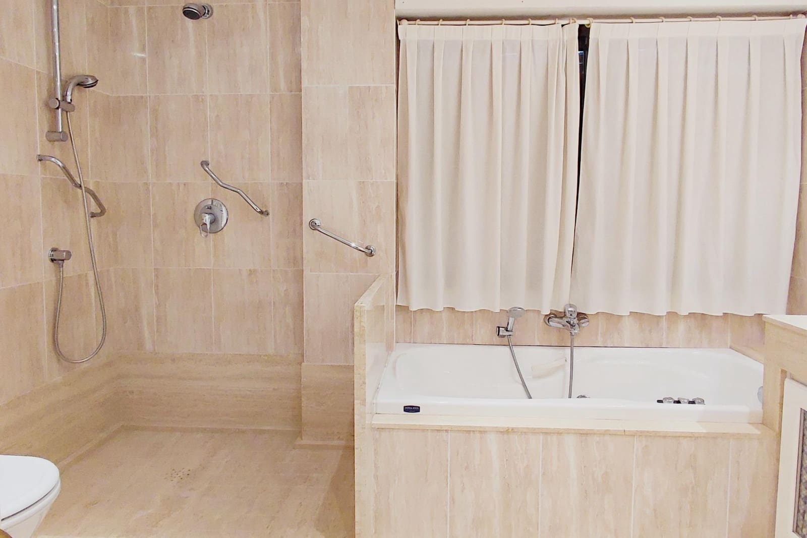 Chalet de 7 habitaciones en L'Eliana en venta con piscina garaje - 1.295.000 € (Ref: 9197840)