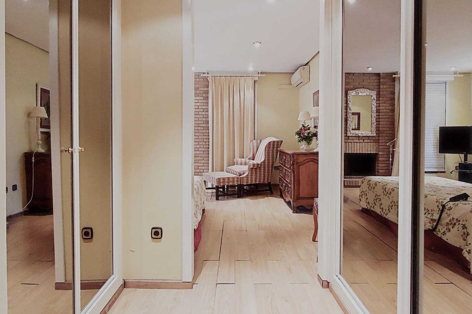 Chalet de 7 habitaciones en L'Eliana en venta con piscina garaje - 1.295.000 € (Ref: 9197840)