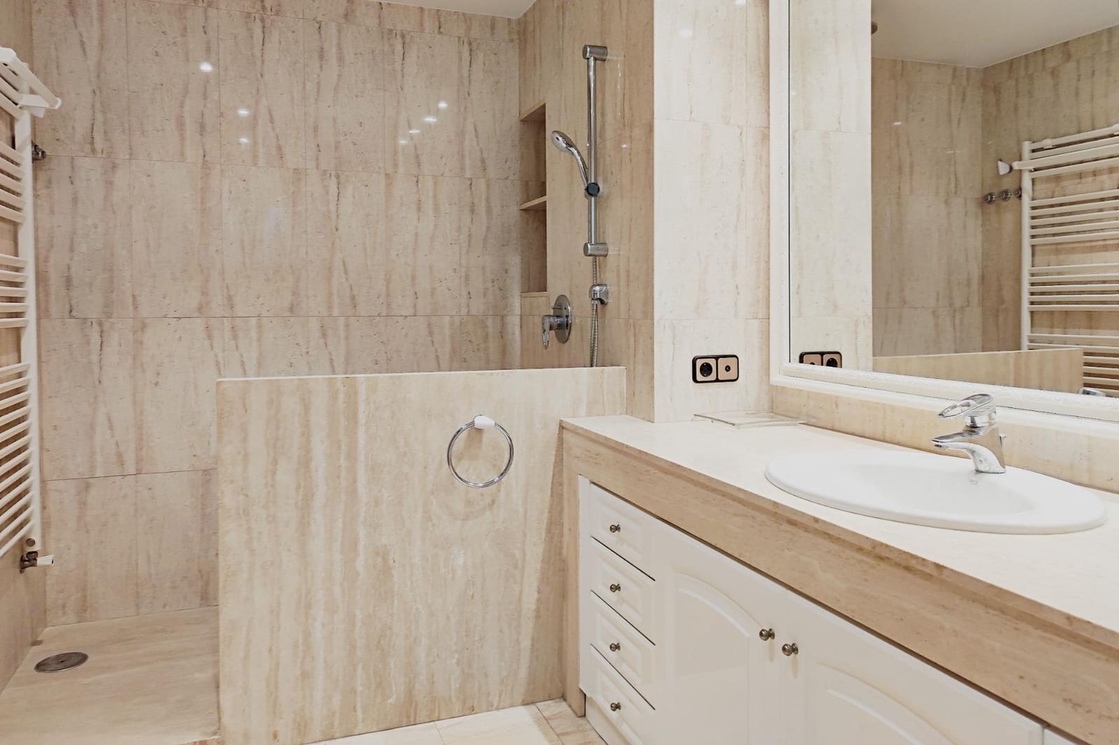 Chalet de 7 habitaciones en L'Eliana en venta con piscina garaje - 1.295.000 € (Ref: 9197840)