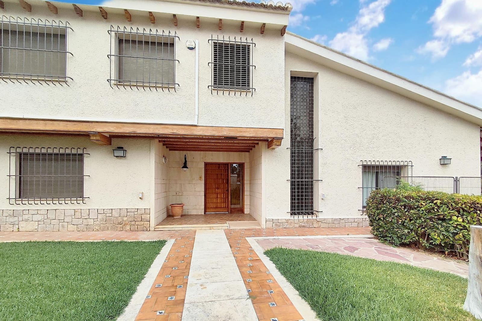 7 Zimmer Villa zu verkaufen in L'Eliana mit Pool Garage - 1.295.000 € (Ref: 9197840)