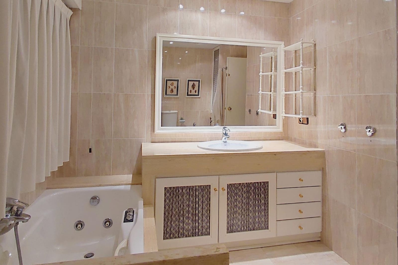 7 Zimmer Villa zu verkaufen in L'Eliana mit Pool Garage - 1.295.000 € (Ref: 9197840)