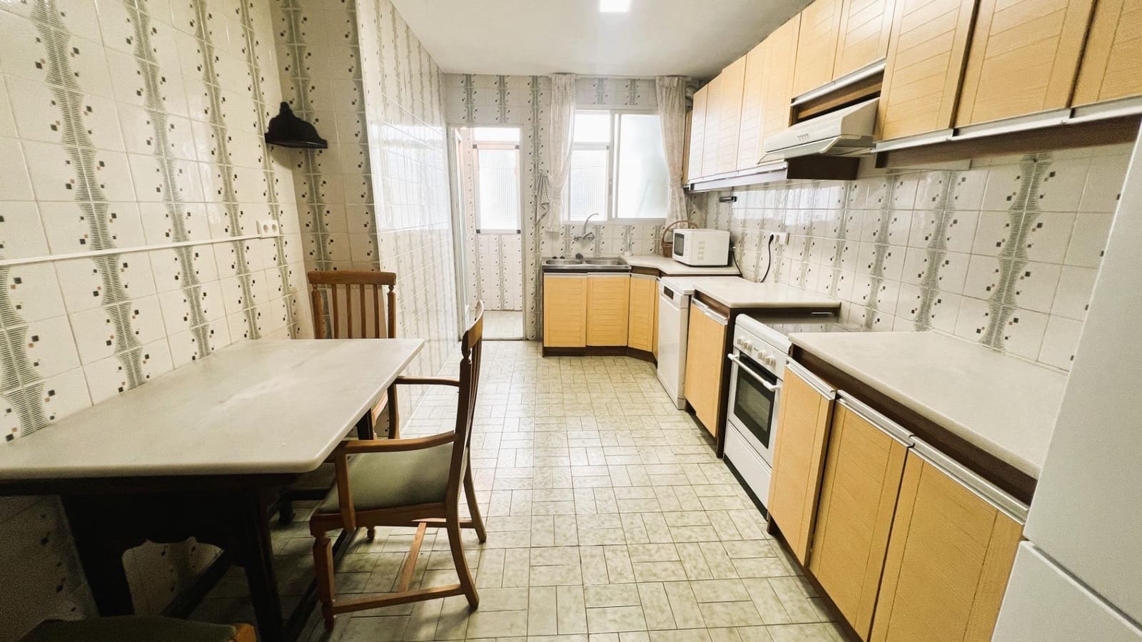 4 soveværelse Lejlighed til salg i Castello de la Plana med garage - € 180.000 (Ref: 9255386)