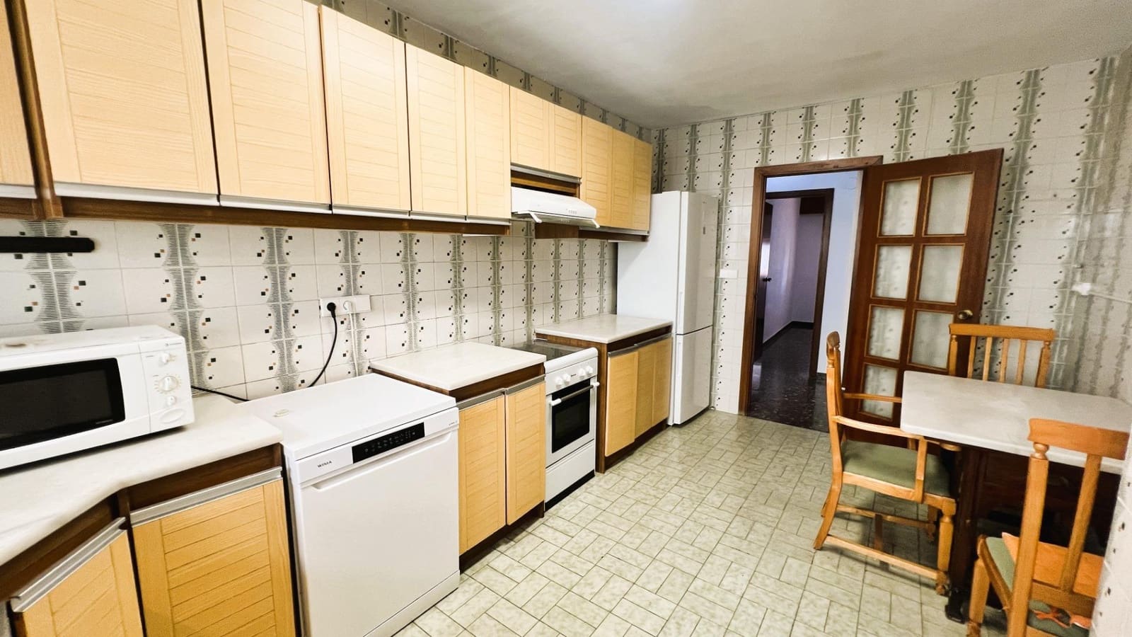 4 soveværelse Lejlighed til salg i Castello de la Plana med garage - € 180.000 (Ref: 9255386)