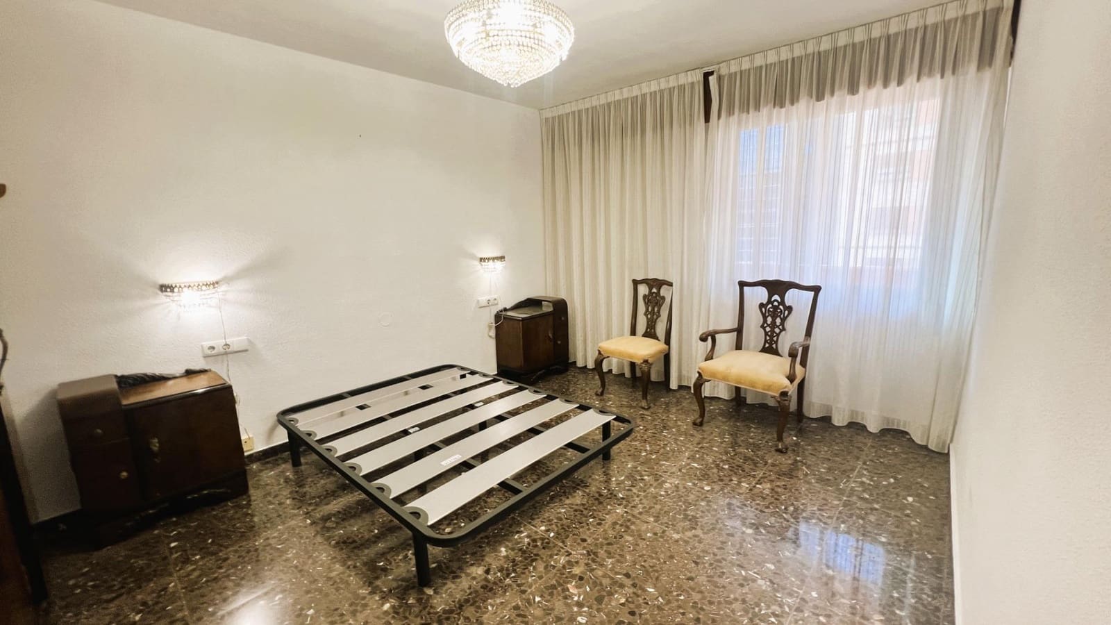 4 soveværelse Lejlighed til salg i Castello de la Plana med garage - € 180.000 (Ref: 9255386)