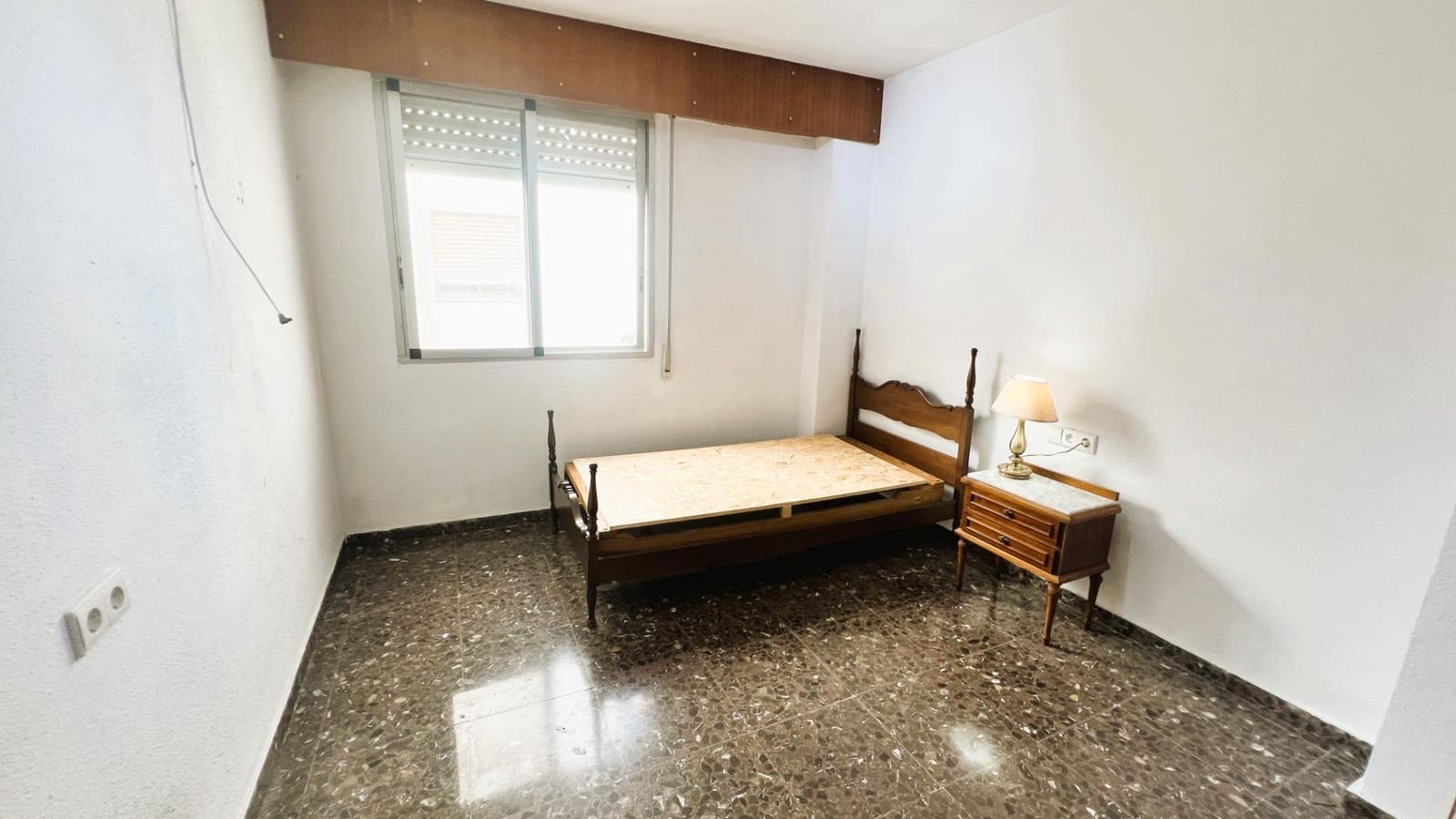 4 soveværelse Lejlighed til salg i Castello de la Plana med garage - € 180.000 (Ref: 9255386)