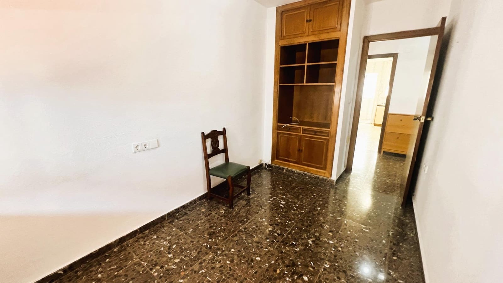 4 soveværelse Lejlighed til salg i Castello de la Plana med garage - € 180.000 (Ref: 9255386)