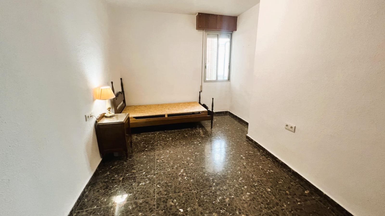 4 soveværelse Lejlighed til salg i Castello de la Plana med garage - € 180.000 (Ref: 9255386)