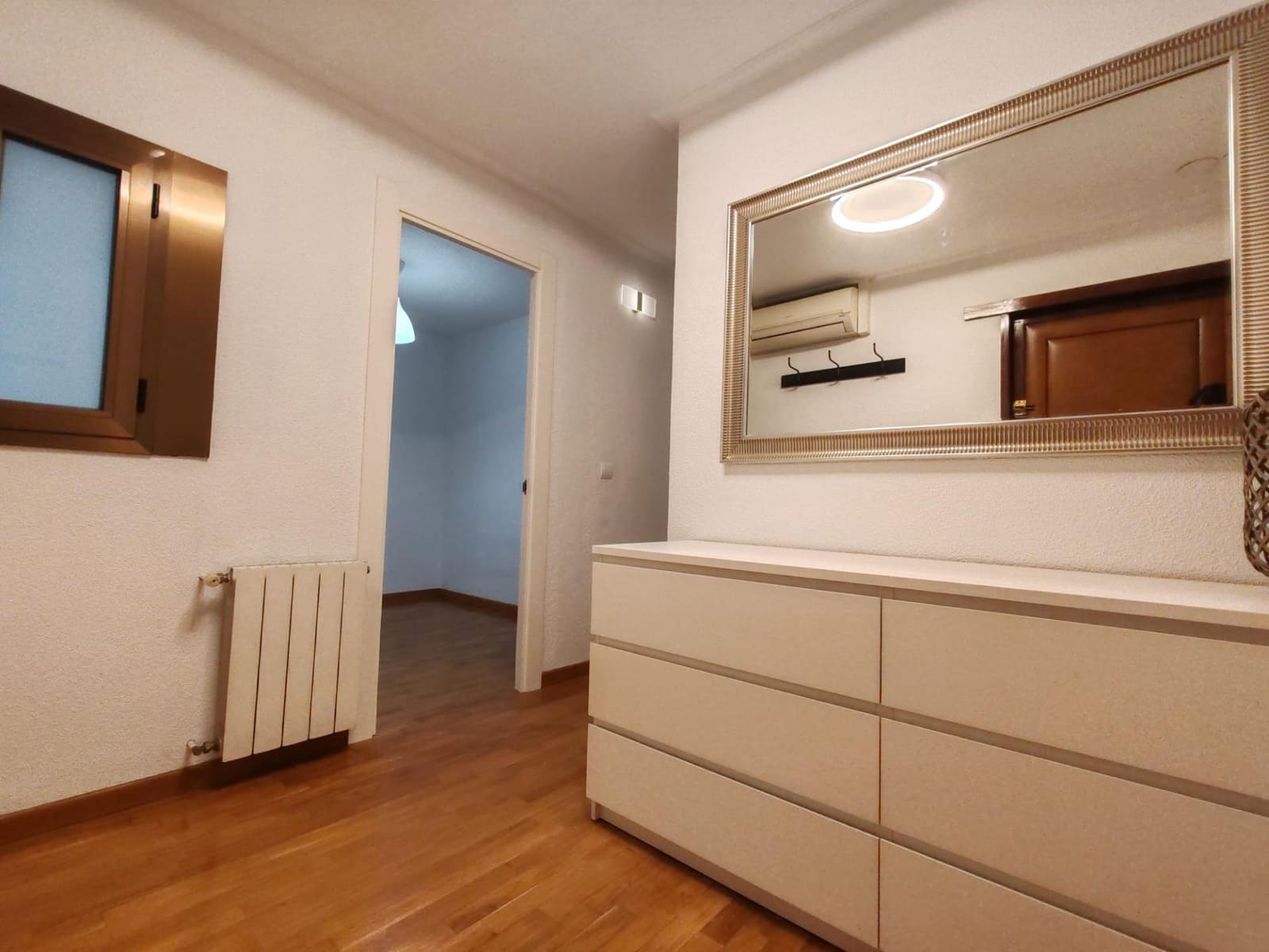 4 slaapkamer Flat te huur in Valencia stad - € 1.750 (Ref: 9257392)