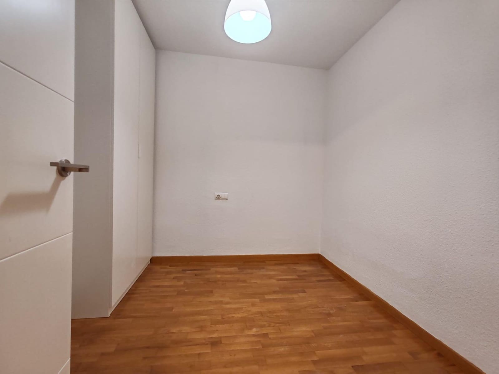 4 slaapkamer Flat te huur in Valencia stad - € 1.750 (Ref: 9257392)
