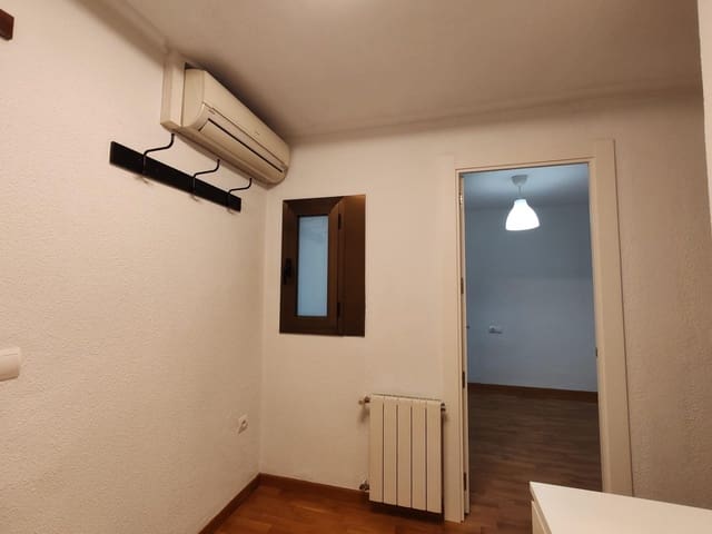 4 slaapkamer Flat te huur in Sant Francesc, Valencia stad - € 1.750 (Ref: 9257392)