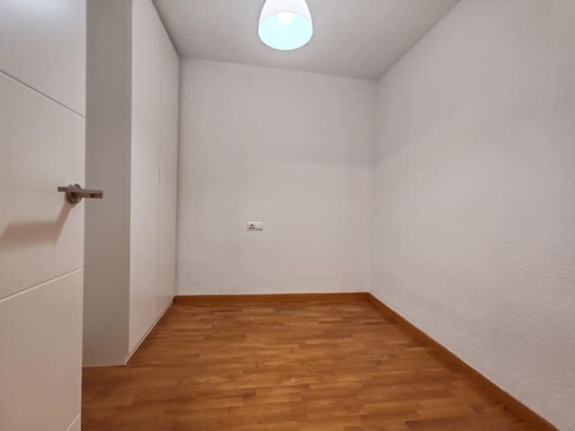 4 slaapkamer Flat te huur in Sant Francesc, Valencia stad - € 1.750 (Ref: 9257392)