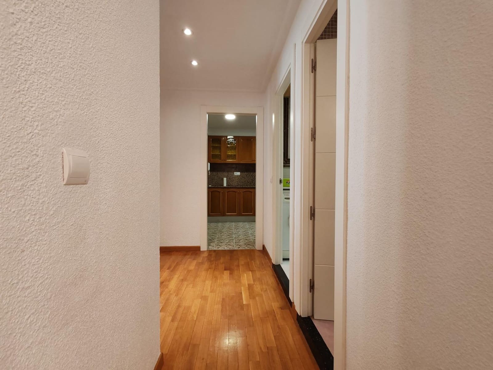 4 slaapkamer Flat te huur in Valencia stad - € 1.750 (Ref: 9257392)