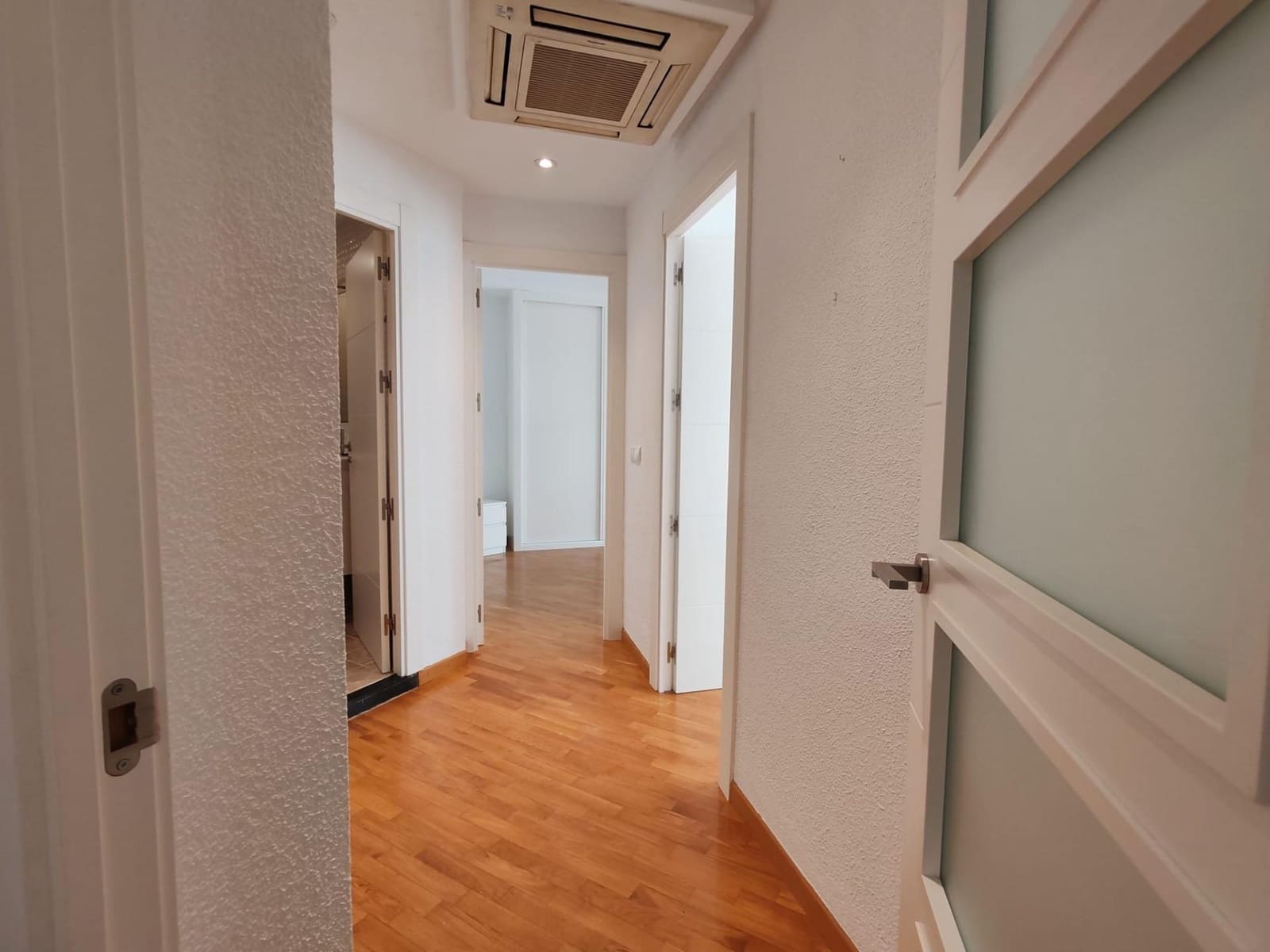 4 slaapkamer Flat te huur in Valencia stad - € 1.750 (Ref: 9257392)