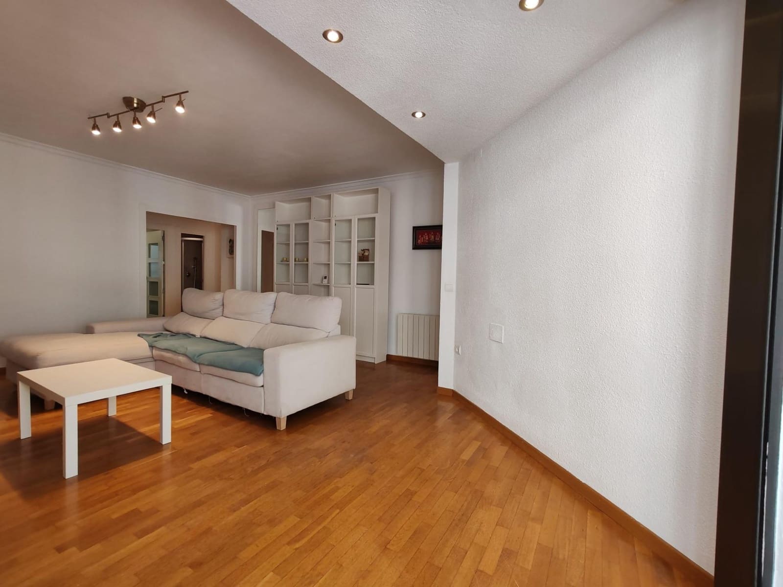 4 slaapkamer Flat te huur in Valencia stad - € 1.750 (Ref: 9257392)