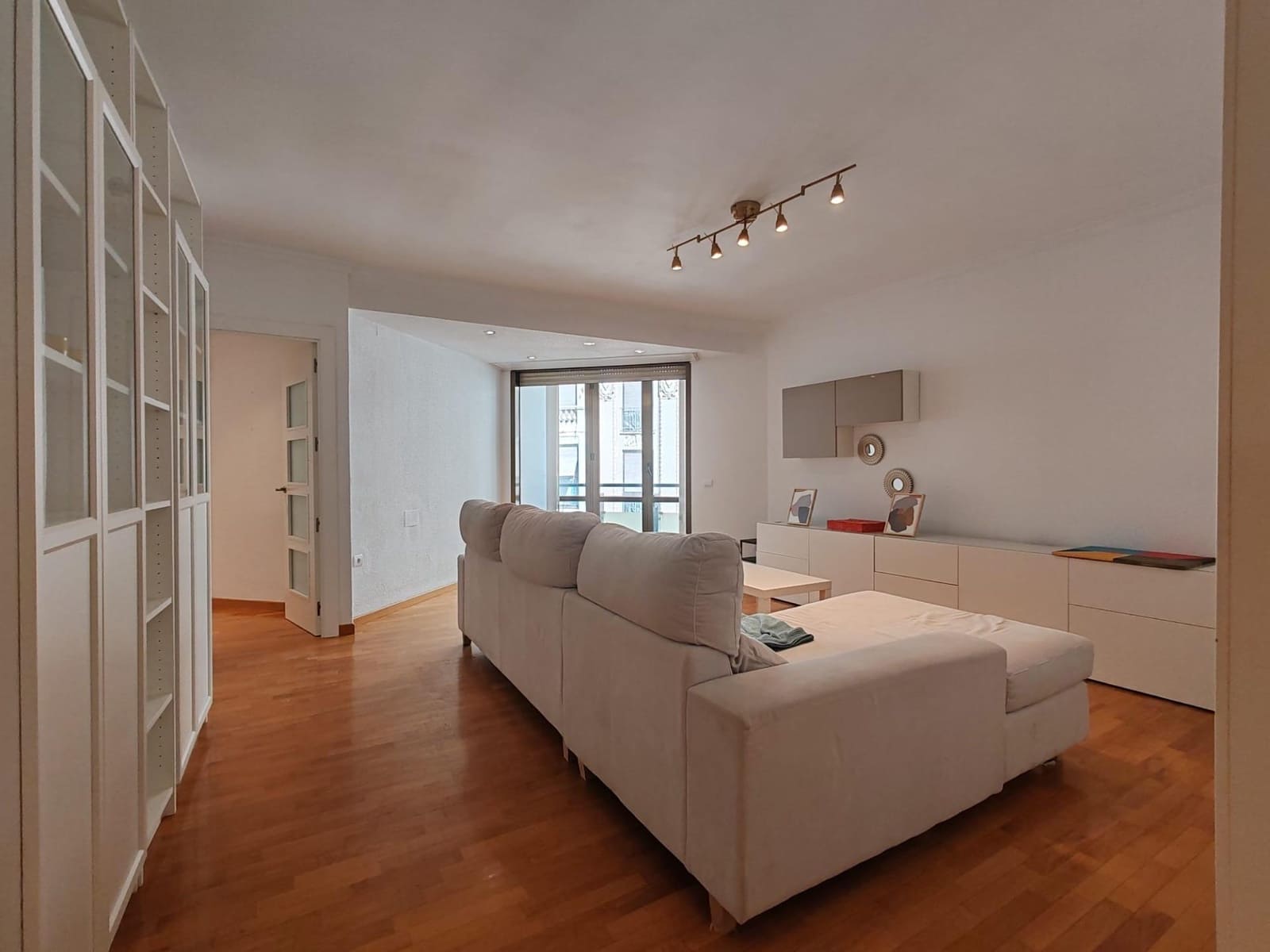 4 slaapkamer Flat te huur in Valencia stad - € 1.750 (Ref: 9257392)