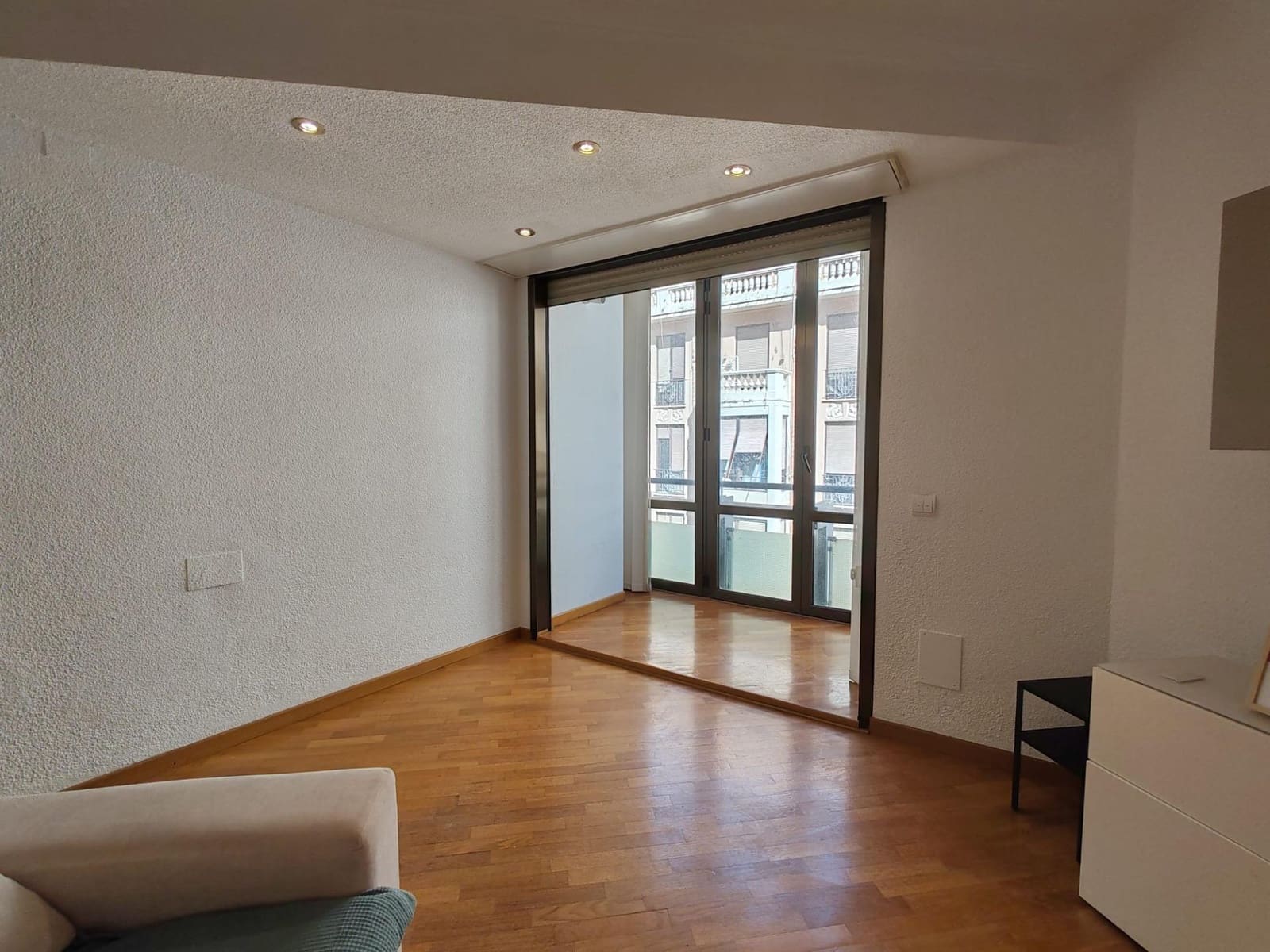 4 slaapkamer Flat te huur in Valencia stad - € 1.750 (Ref: 9257392)