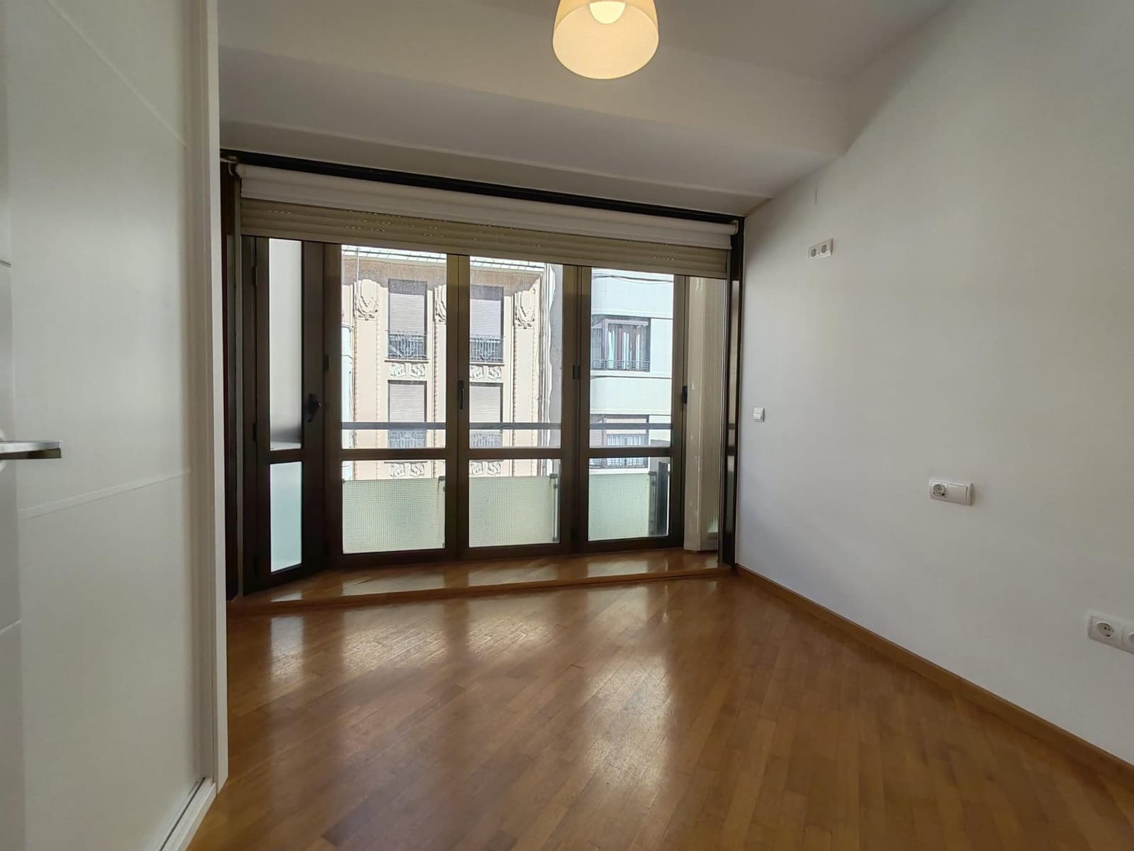 4 slaapkamer Flat te huur in Valencia stad - € 1.750 (Ref: 9257392)