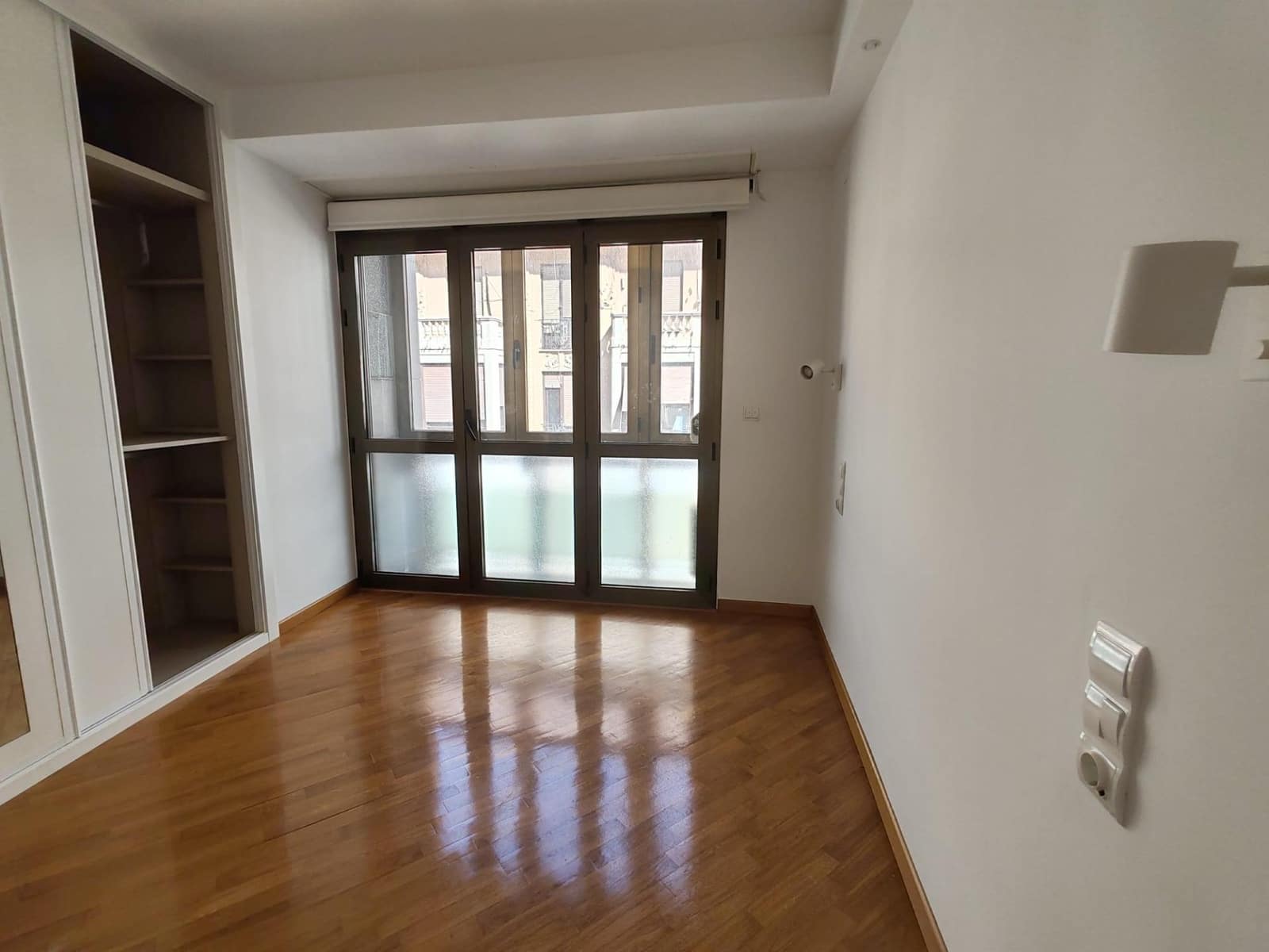 4 slaapkamer Flat te huur in Valencia stad - € 1.750 (Ref: 9257392)