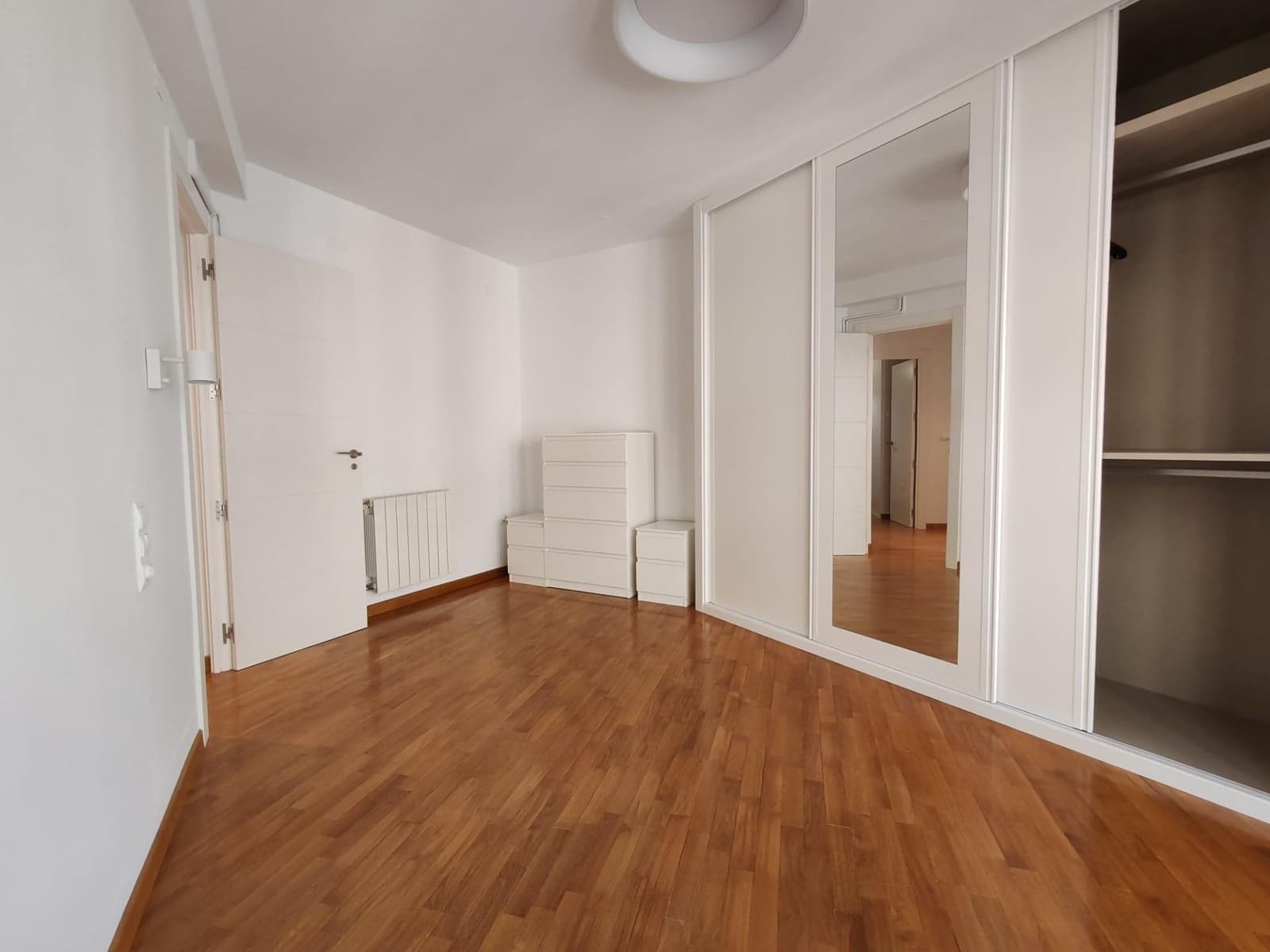 4 slaapkamer Flat te huur in Valencia stad - € 1.750 (Ref: 9257392)