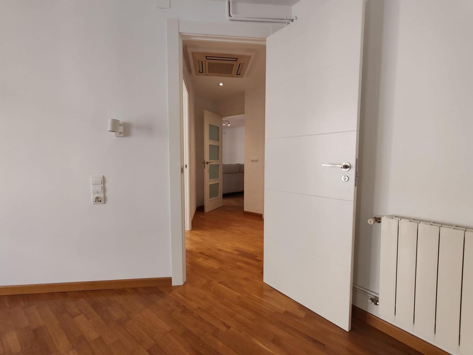 4 slaapkamer Flat te huur in Valencia stad - € 1.750 (Ref: 9257392)