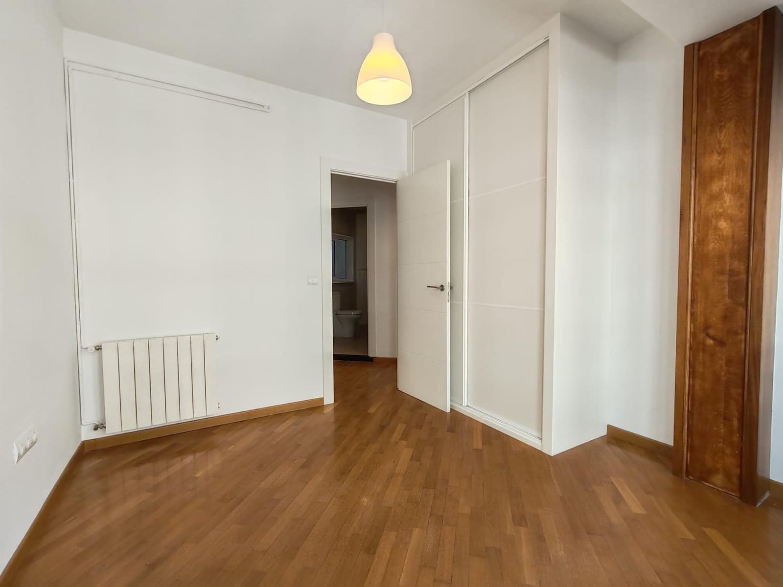 4 slaapkamer Flat te huur in Valencia stad - € 1.750 (Ref: 9257392)