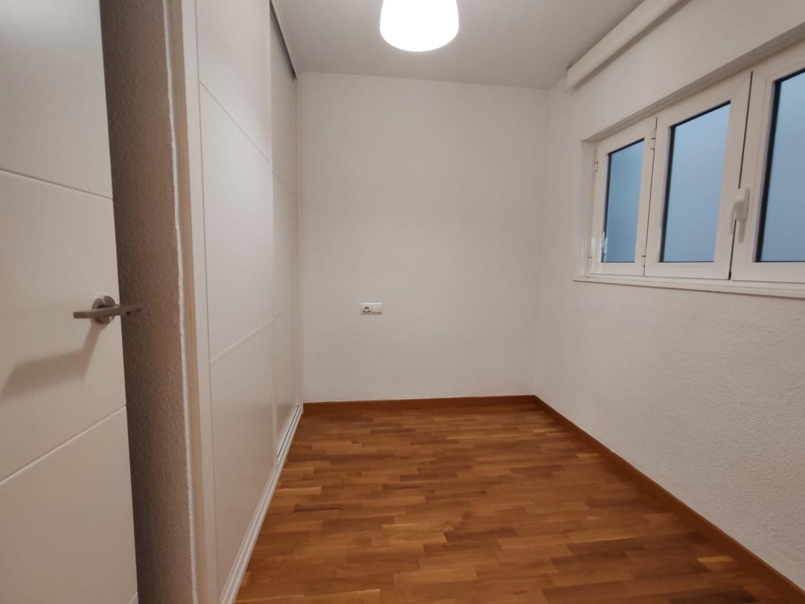 4 slaapkamer Flat te huur in Valencia stad - € 1.750 (Ref: 9257392)