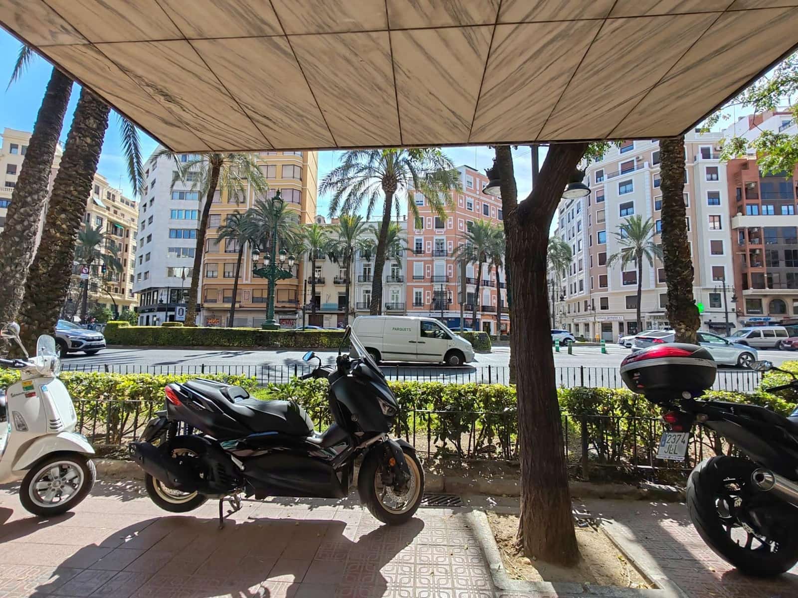 4 slaapkamer Flat te huur in Valencia stad - € 1.750 (Ref: 9257392)