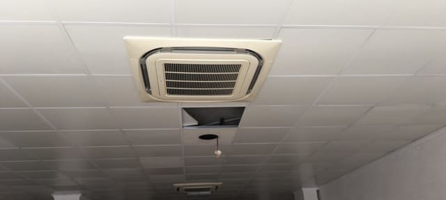 Commercial for rent in Este, Castelló de la Plana - € 2,300 (Ref: 9344899)