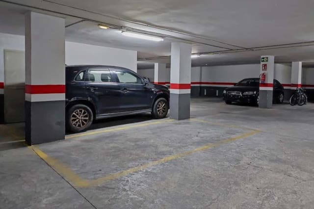 Garage te huur in Russafa, Valencia stad - € 120 (Ref: 9367681)