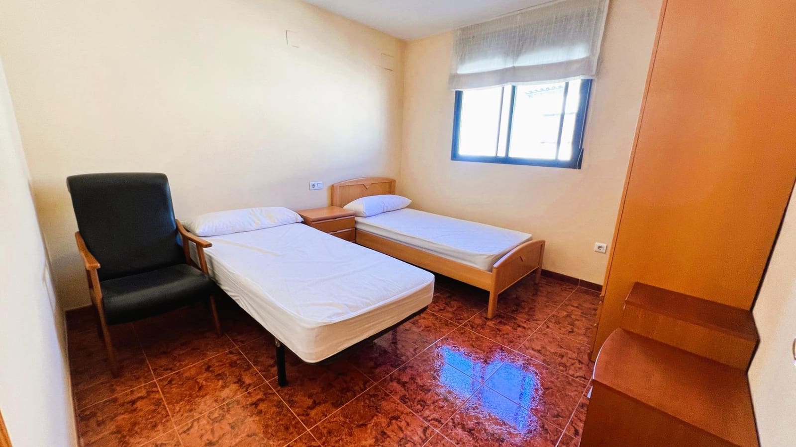 5 makuuhuone Rivitalo myytävänä paikassa La Pobla Tornesa mukana 
autotalli - 220 000 € (Ref: 9375411)