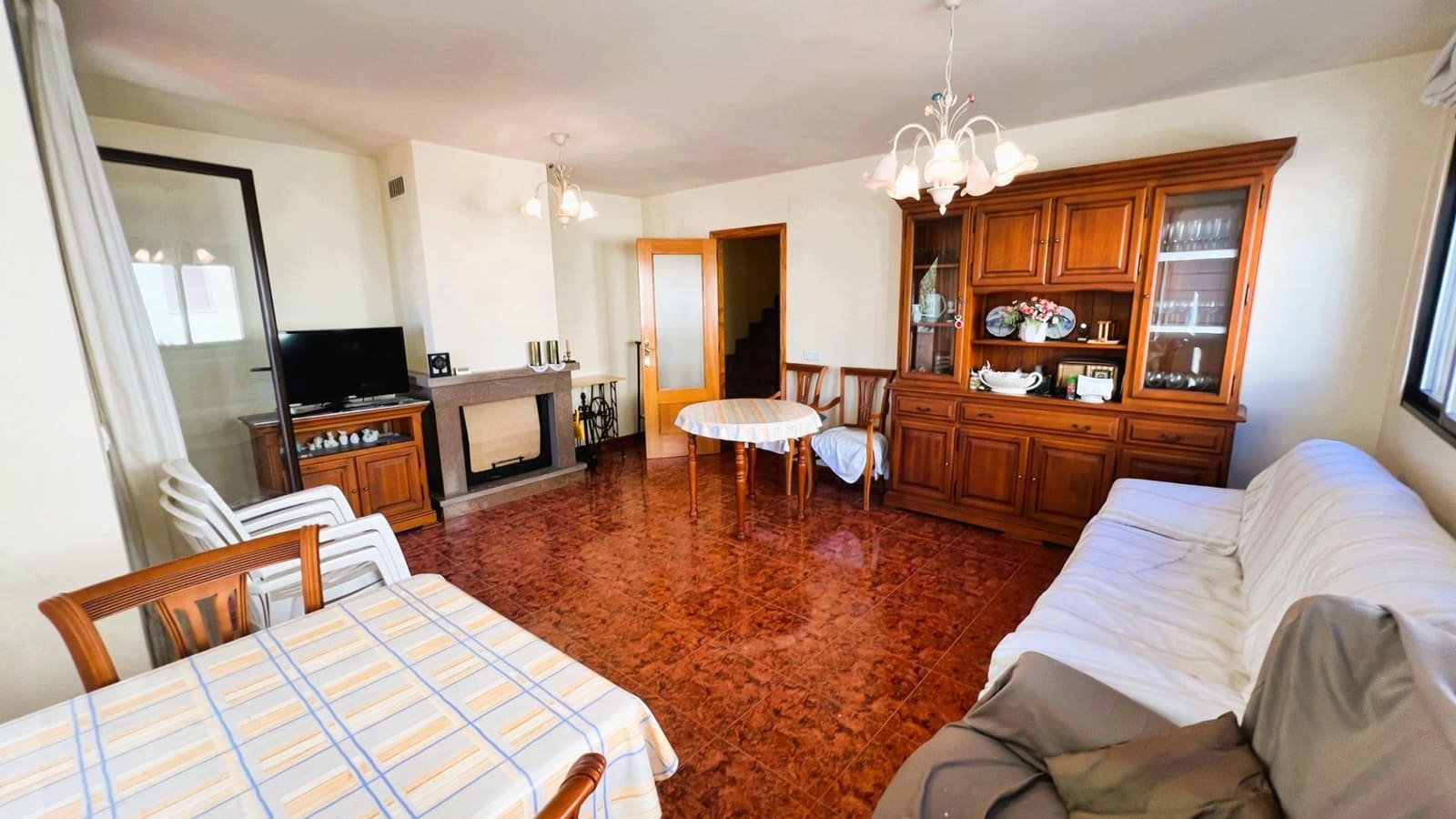 5 makuuhuone Rivitalo myytävänä paikassa La Pobla Tornesa mukana 
autotalli - 220 000 € (Ref: 9375411)