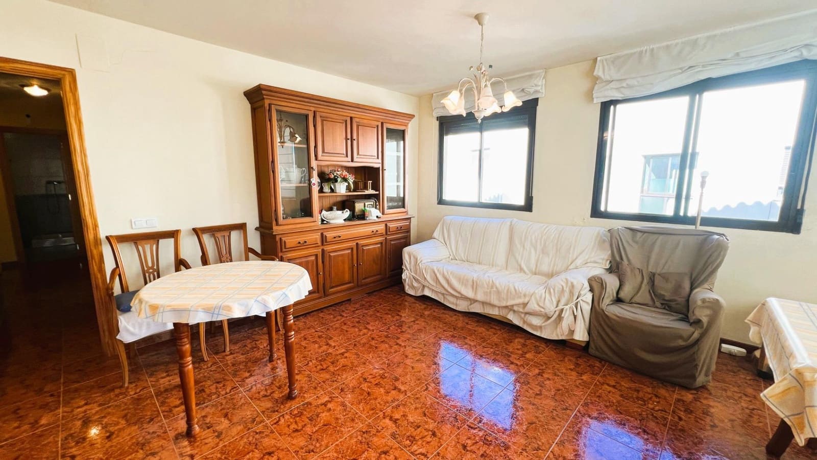 5 makuuhuone Rivitalo myytävänä paikassa La Pobla Tornesa mukana 
autotalli - 220 000 € (Ref: 9375411)