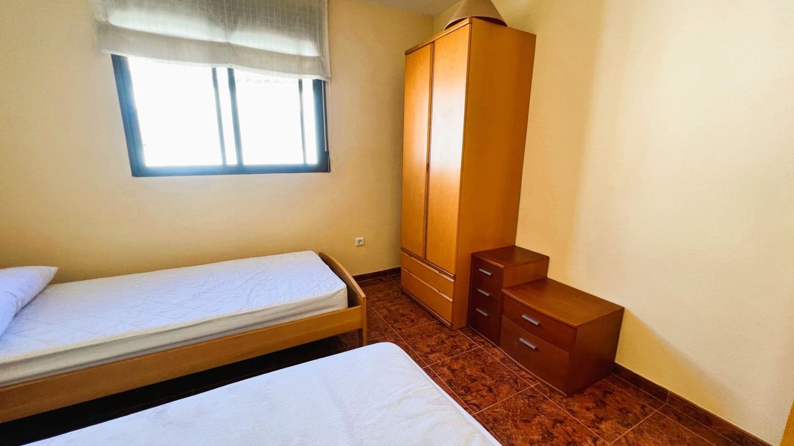 5 makuuhuone Rivitalo myytävänä paikassa La Pobla Tornesa mukana 
autotalli - 220 000 € (Ref: 9375411)