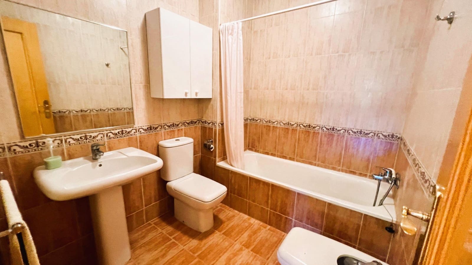 5 makuuhuone Rivitalo myytävänä paikassa La Pobla Tornesa mukana 
autotalli - 220 000 € (Ref: 9375411)