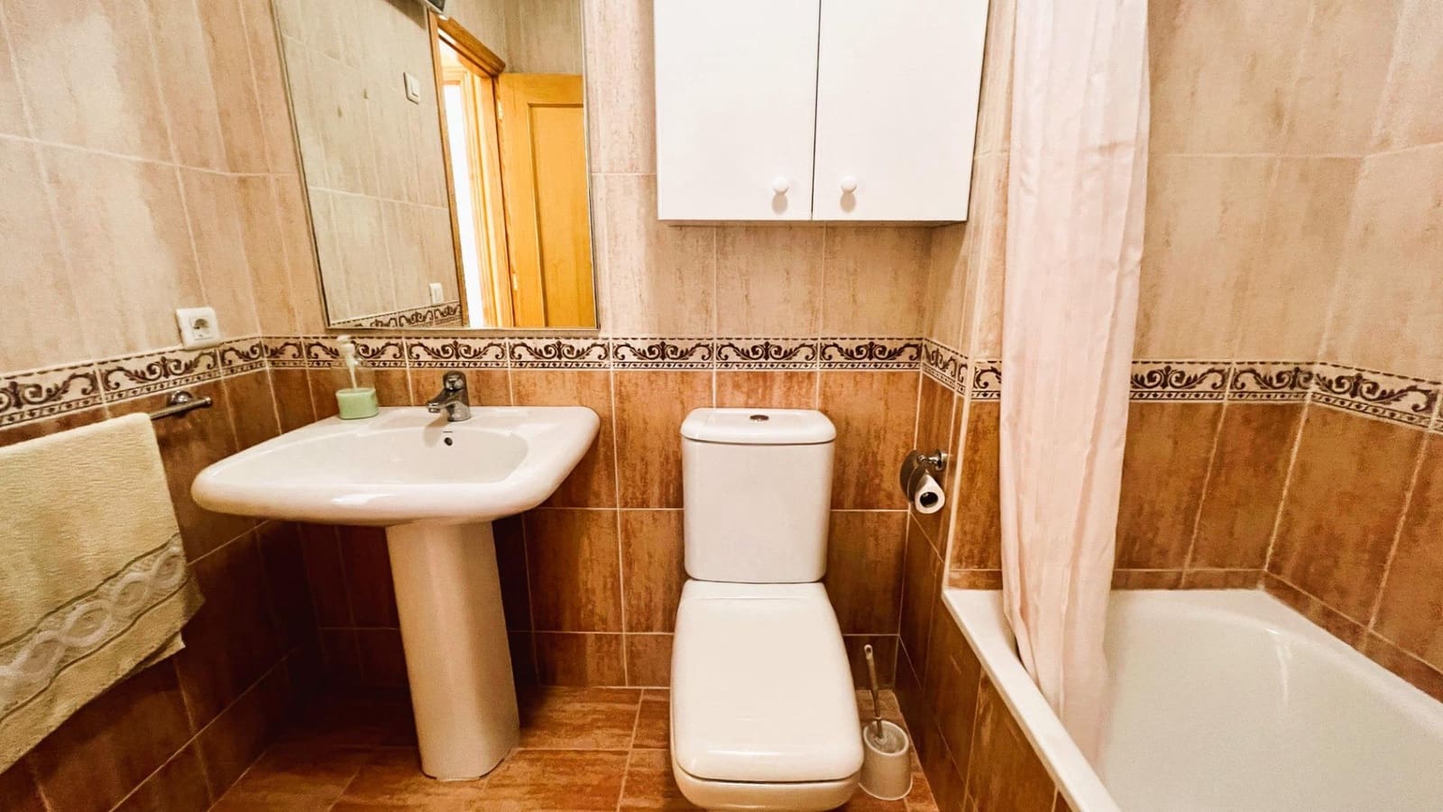 5 makuuhuone Rivitalo myytävänä paikassa La Pobla Tornesa mukana 
autotalli - 220 000 € (Ref: 9375411)