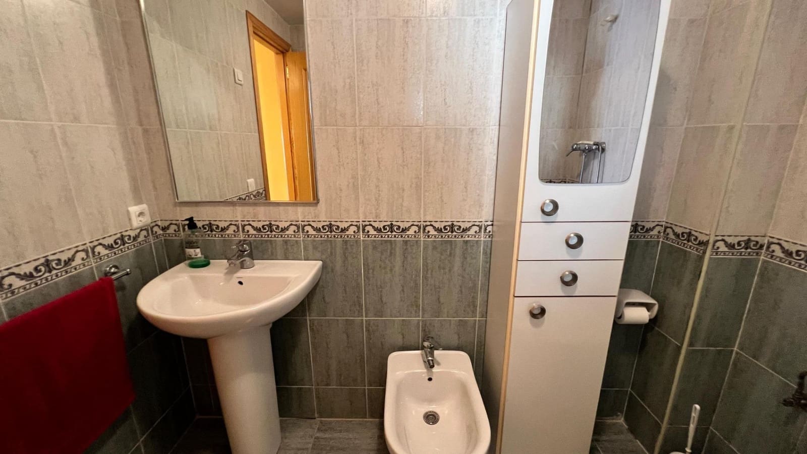 5 makuuhuone Rivitalo myytävänä paikassa La Pobla Tornesa mukana 
autotalli - 220 000 € (Ref: 9375411)