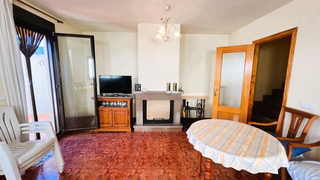 5 makuuhuone Rivitalo myytävänä paikassa La Pobla Tornesa mukana 
autotalli - 220 000 € (Ref: 9375411)