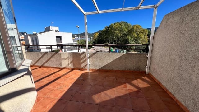 5 makuuhuone Rivitalo myytävänä paikassa La Pobla Tornesa mukana 
autotalli - 220 000 € (Ref: 9375411)